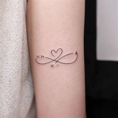 tatuajes infinito amor|160+ Tatuajes del infinito con nombres, fechas,。